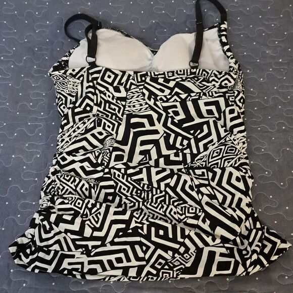 Kenneth Cole black and white tankini swim top size small - Picture 2 of 4